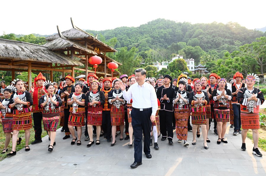 Xi stresses building Chinese free trade port with global influence2.jpg