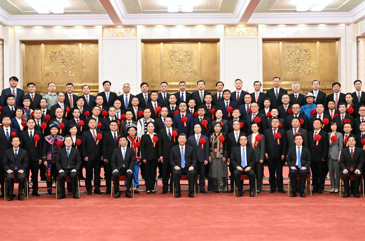 Xi meets representatives to meeting on work related to handling public complaints2.jpeg
