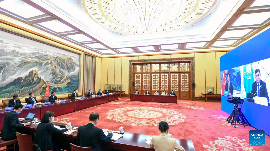 0629-China's top legislator holds talks with lower house speaker of Kazakhstan's parliament2.jpg