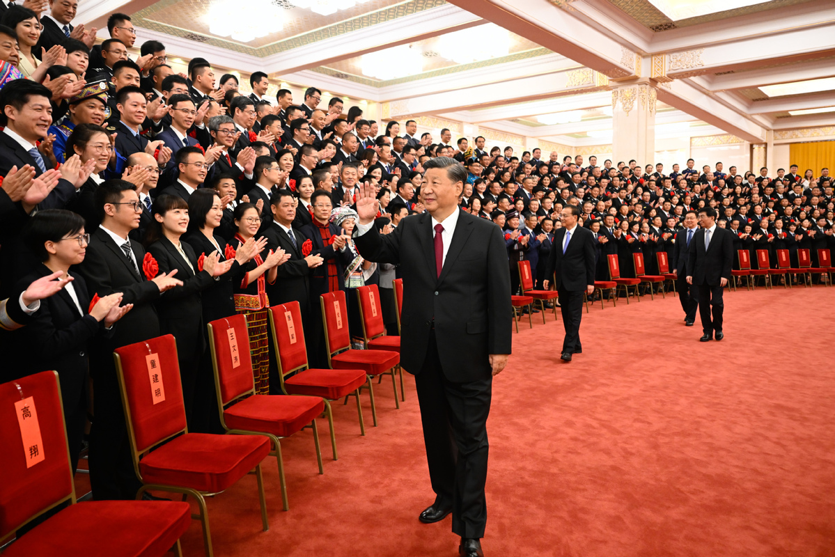 Xi meets model civil servants1.jpeg