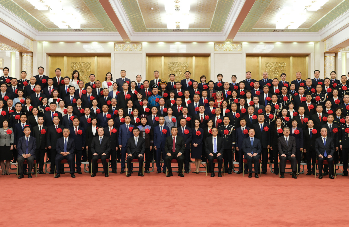 Xi meets model civil servants2.jpeg