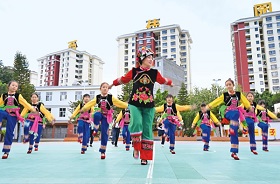 Deputy from ethnic village dances to rural vitalization