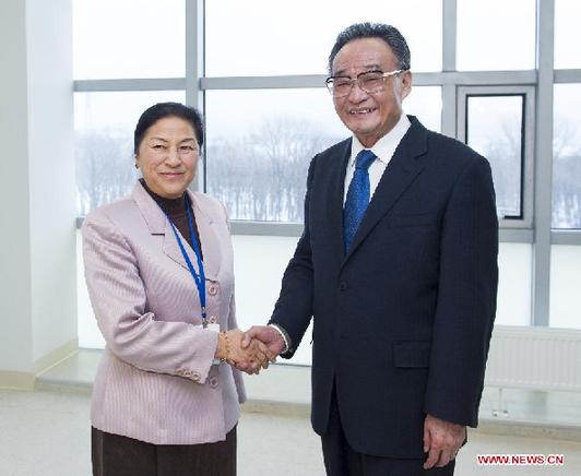 Wu Bangguo (R), chairman of the Standing Committee of the National People's Congress of China, meets with Lao National Assembly President Pany Yathotu during the 21st annual meeting of the Asia-Pacific Parliamentary Forum (APPF) in Vladivostok, Russia, Jan. 29, 2013.(Xinhua/Wang Ye)