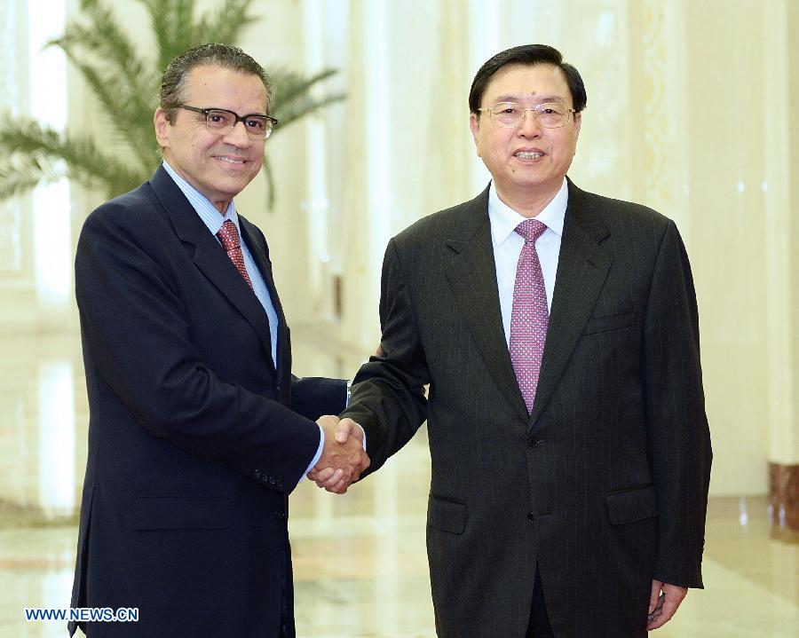 Zhang Dejiang (R), chairman of China's National People's Congress Standing Committee, holds talks with President Henrique Eduardo Alves of the Brazilian Chamber of Deputies in Beijing, China, April 14, 2014. (Xinhua/Li Tao) 