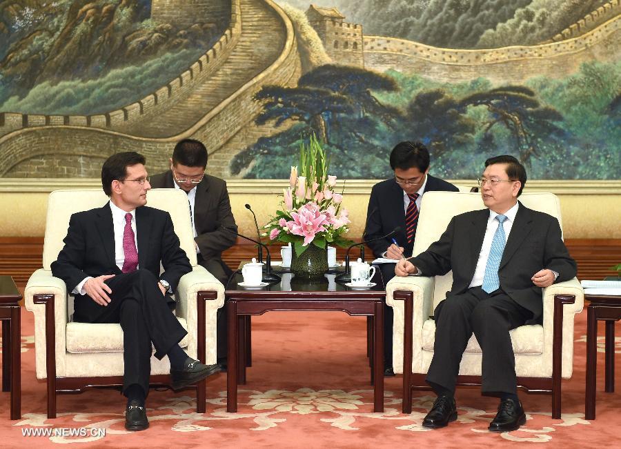 Zhang Dejiang (R), chairman of China's 12th National People's Congress (NPC) Standing Committee, meets with the U.S. House Majority Leader Eric Cantor in Beijing, capital of China, April 24, 2014. (Xinhua/Ma Zhancheng) 