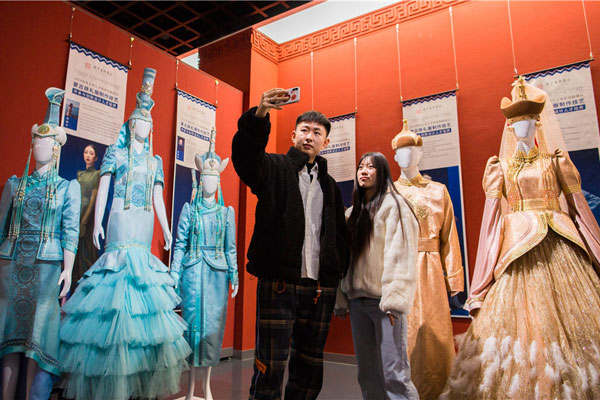 1574905852860032401.jpg 6006.jpg