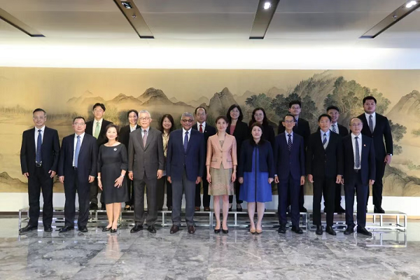 Chief Justice of the Supreme Court of Singapore Visits SCIA