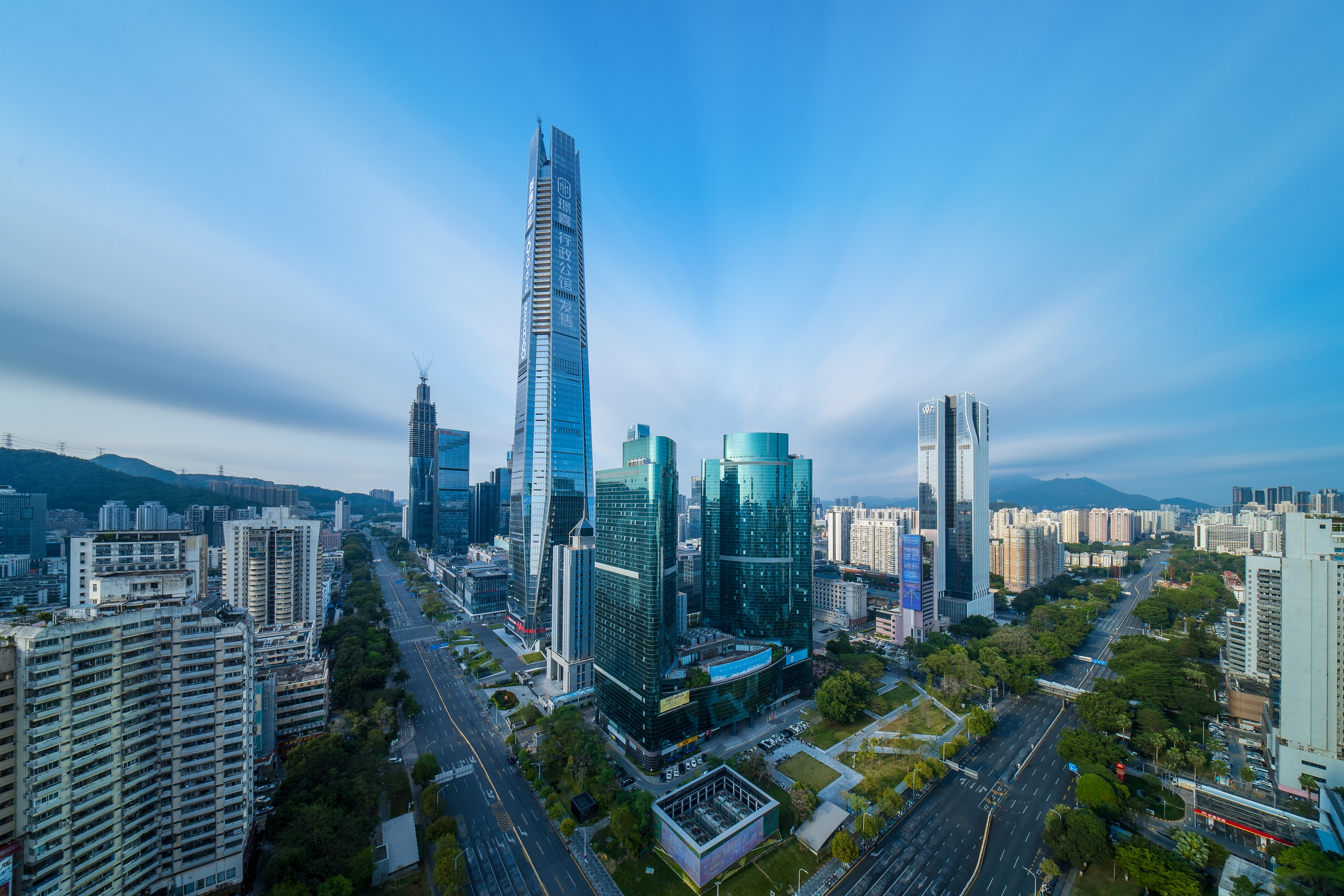 Former HKIAC Chairperson Neil Kaplan Visits SCIA