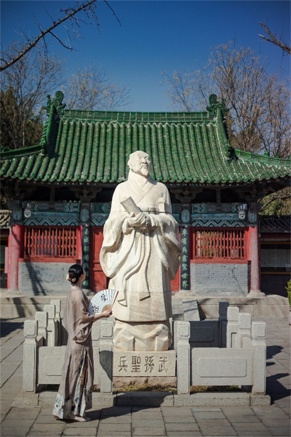 1759134144229023794.png 东营英文网3.png