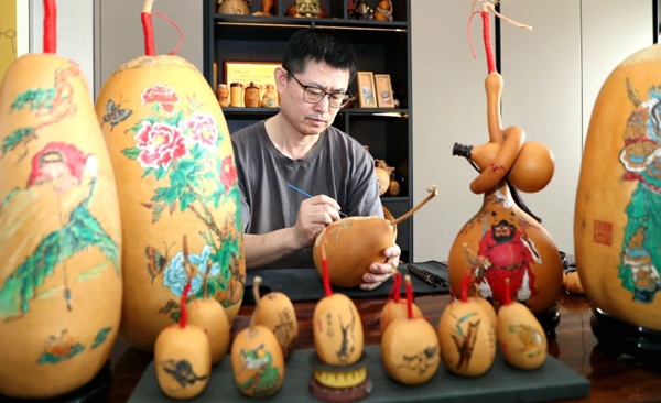 Art of gourd carving in Dongying
