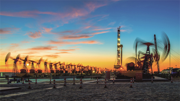 1750929399465093903.jpg 胜利油田采油作业平台 摄影黄高潮.jpg