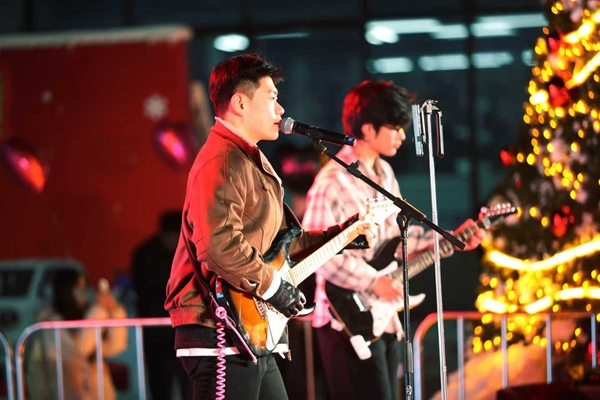 Cangmashan Ski Resort ignites New Year spirit with snow carnival