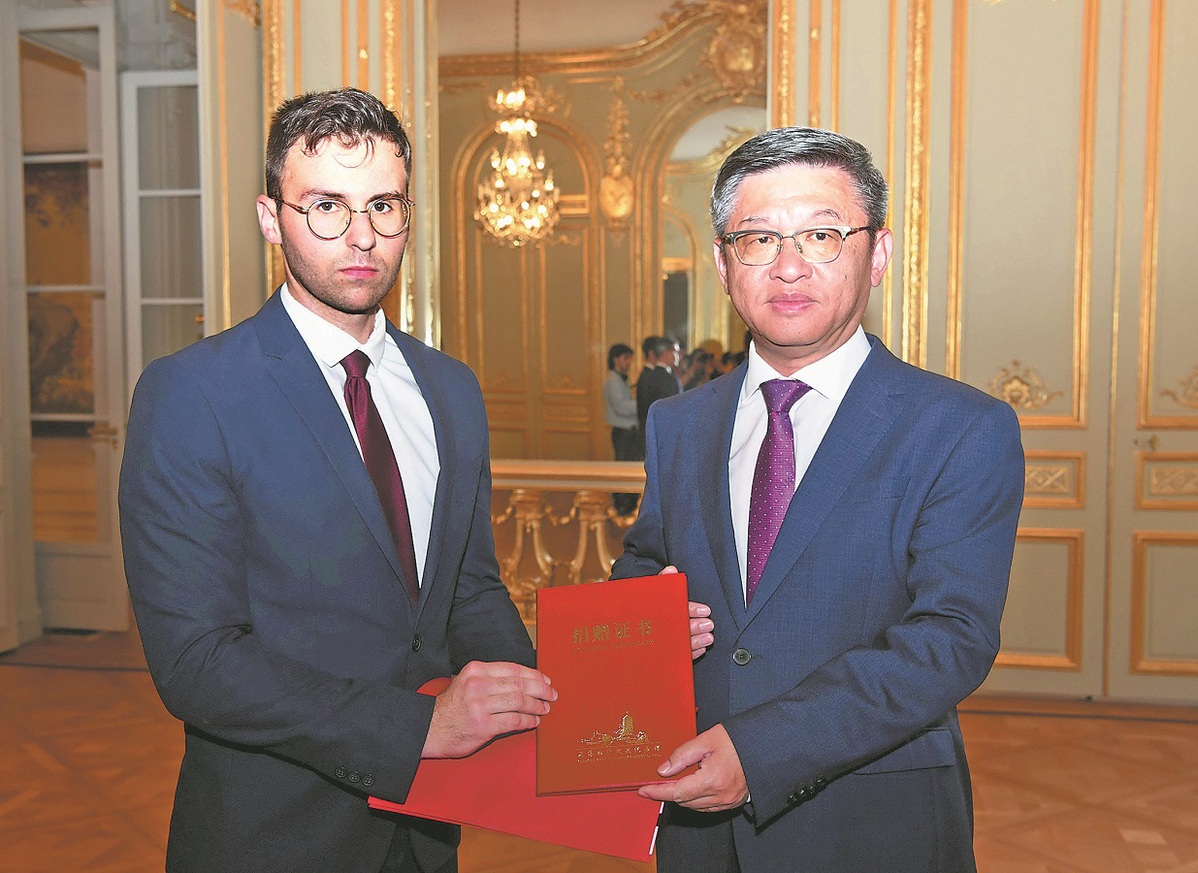 Frenchman glimpses Japan's atrocities