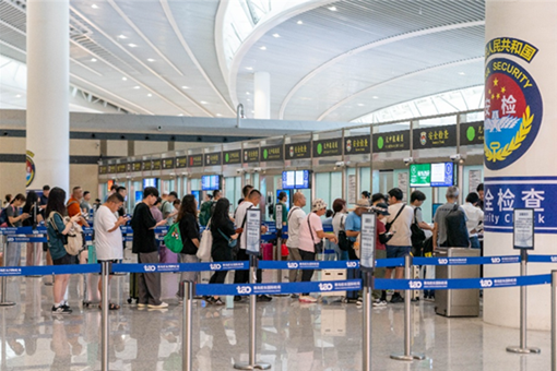 China enhances opening-up to foreign travelers