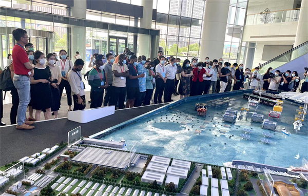 Foreign media group visits Yantai