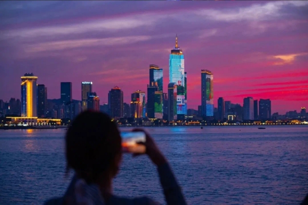 Love on waves: Yantai's romantic symphony on Qixi Festival