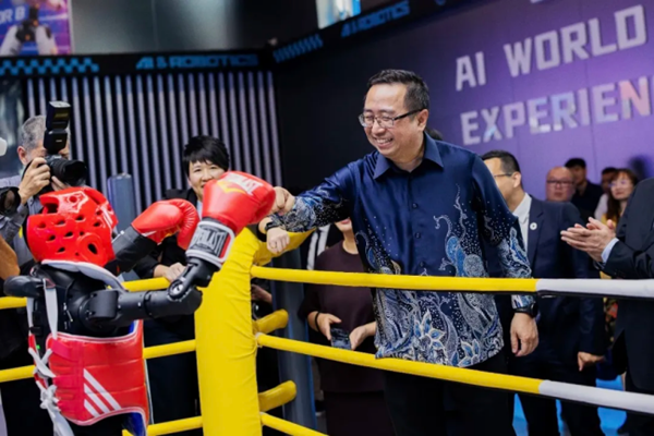 1769067936798013978.png 机器人2.png