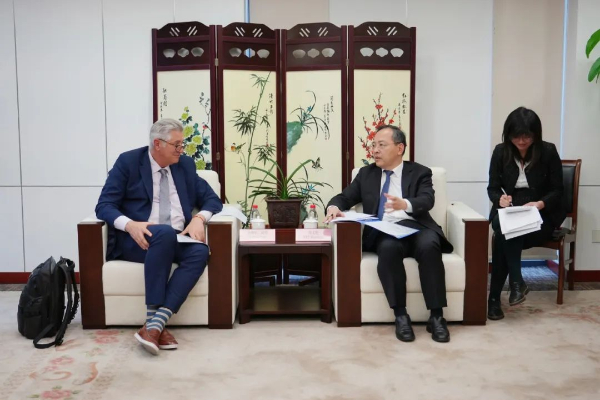 Shanghai IP chief holds talks with AstraZeneca legal head