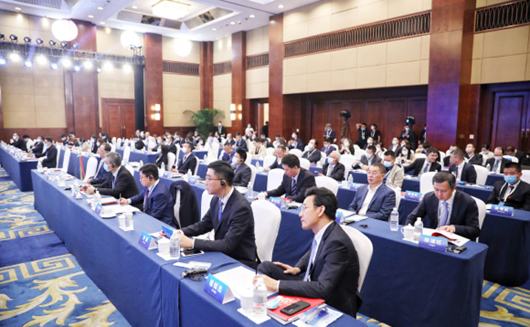 Attentive participants at main forum