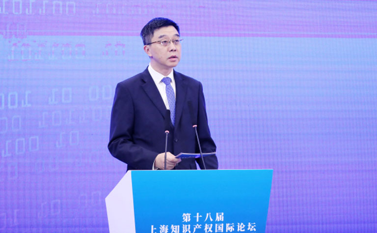 Yu Chen speaks at the main forum
