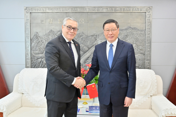 Ying Yong meets with ambassador of Venezuela to China