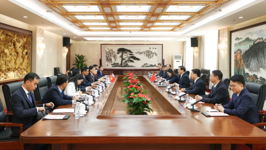 Ying Yong meets with Vietnamese counterpart