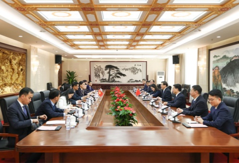 Ying Yong meets with Vietnamese counterpart