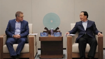 Ren Xianliang meets with Nokia executive vice-president