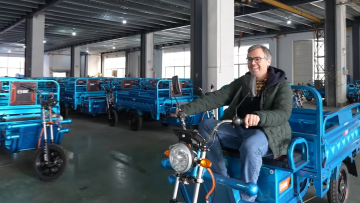 Video: Wuxi e-tricycle maker motivated by viral videos
