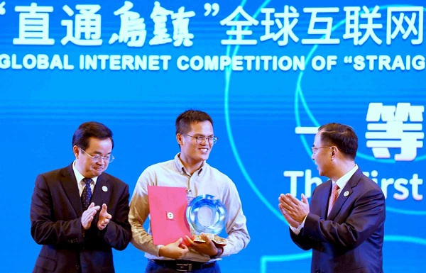 CEO of Beijing LuxCreo Technology Co Ltd receives the first prize award