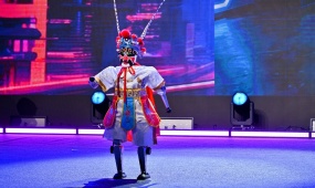 Cool dancing robots bust a move in Guangxi