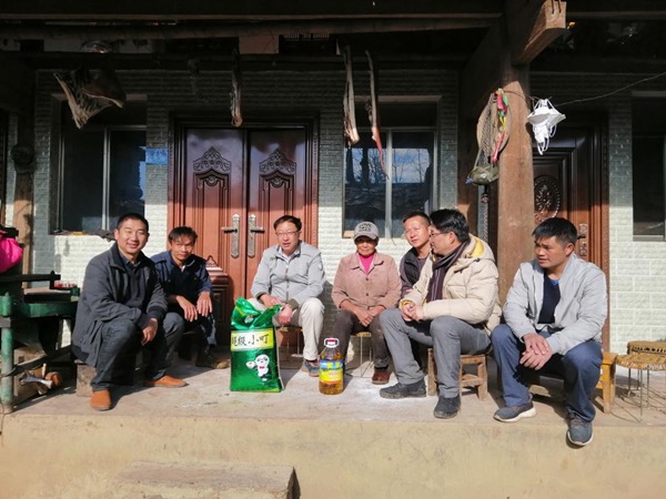 YNU officials visit Fengqing county