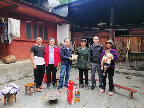 YNU officials visit Hebian village in Fengqing county