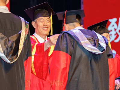 Yunnan University wishes to beloved graduates