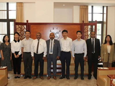 Officials from Sri Lankan province visit Yunnan University