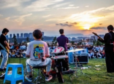 YNU Grassland Music Festival boosts elated atmosphere