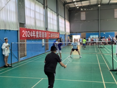 Yunnan University stages faculty badminton tournament