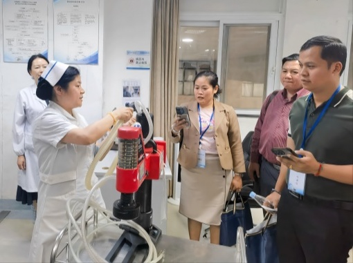 YNU-affiliated hospital advances medical exchanges with Laos