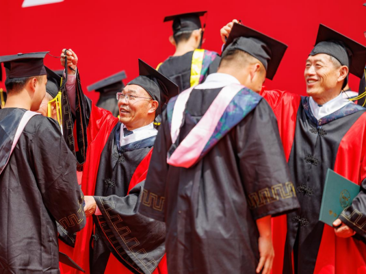 Yunnan University wishes its graduates a bright future