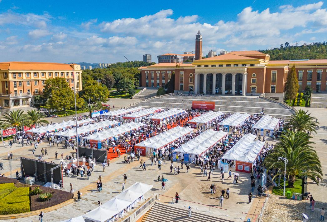 Job fair brings together over 11,000 Yunnan graduates